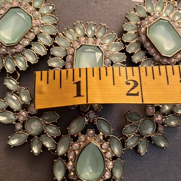 Statement  Necklace  large gold light green stone w/ rhinestones NEW unworn - Picture 8 of 8